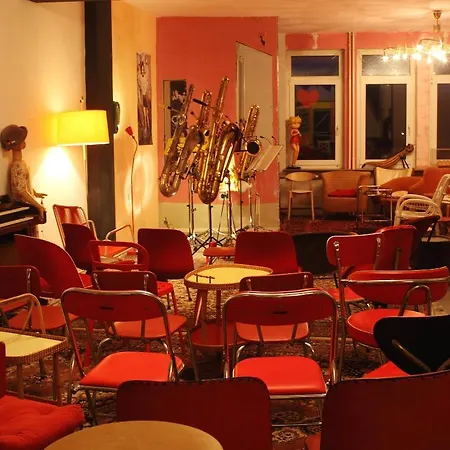 Foto-motel + Fensterzumhof